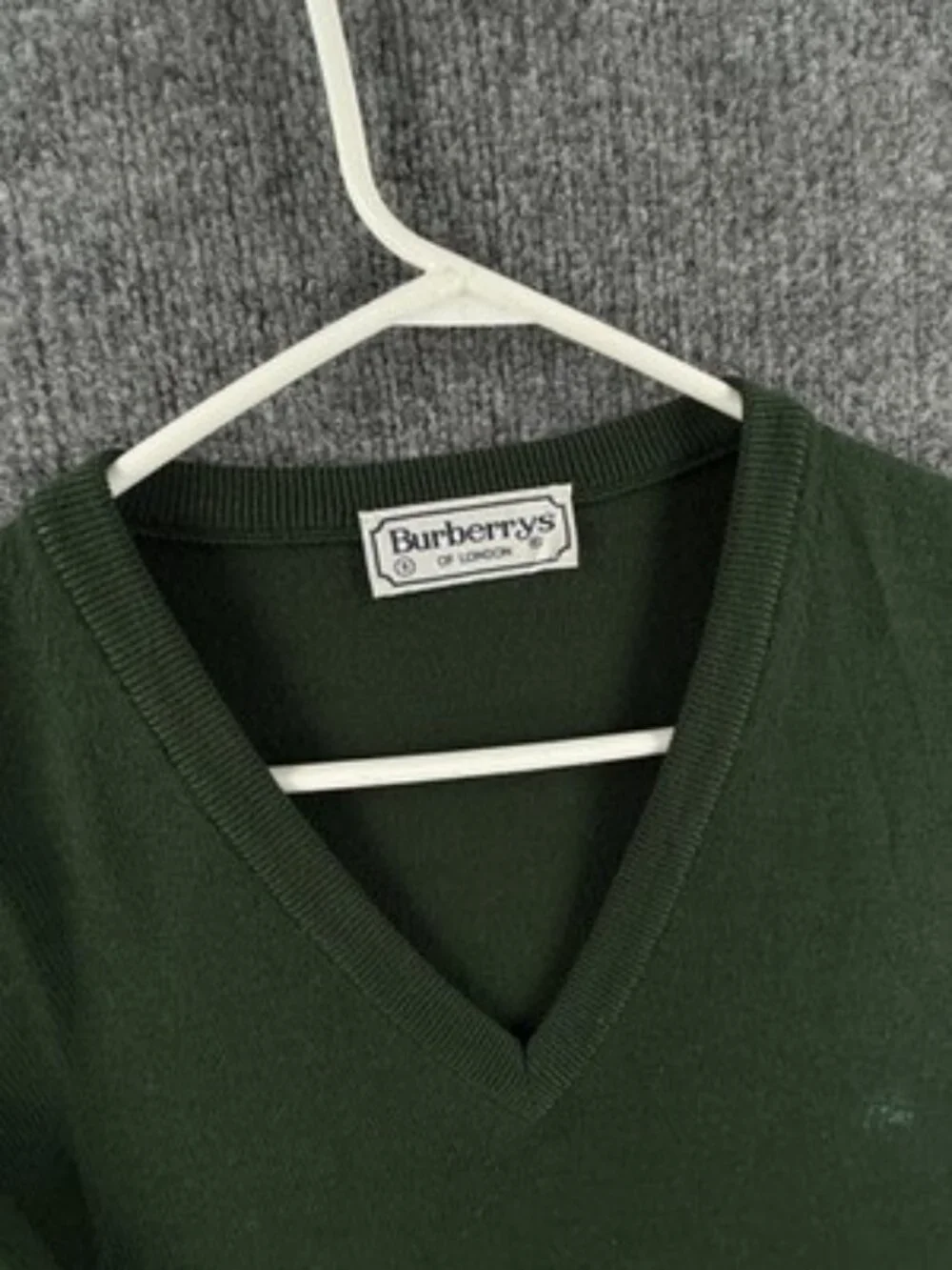 Burberry Long Sleeve Pullover V-Neck Green 9 Mens Logo Sweater Solid Knit Adult